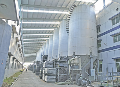 在氣力輸送過(guò)程中如何避免物料掛壁問(wèn)題?